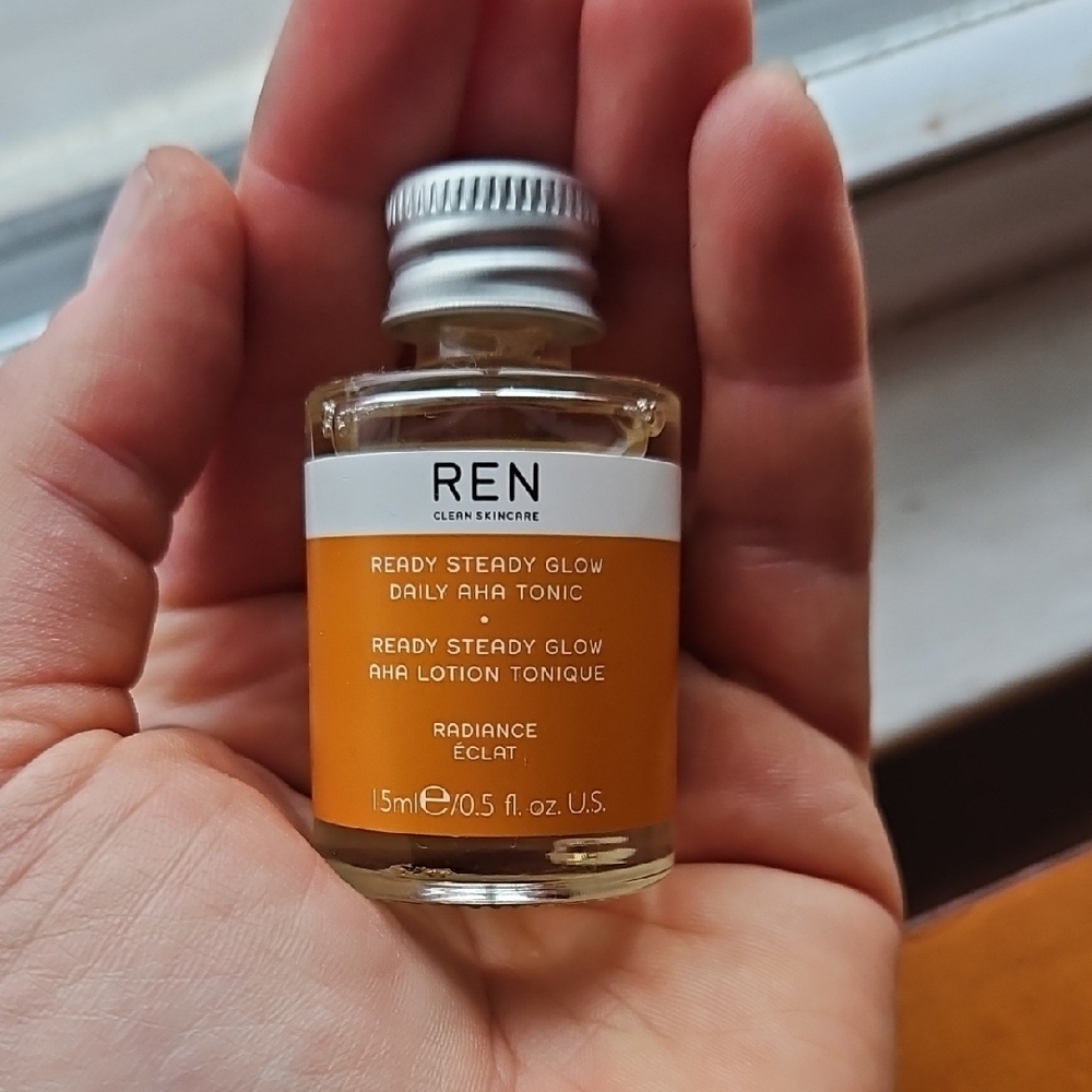Ready Steady Glow Daily AHA Tonic - Orange